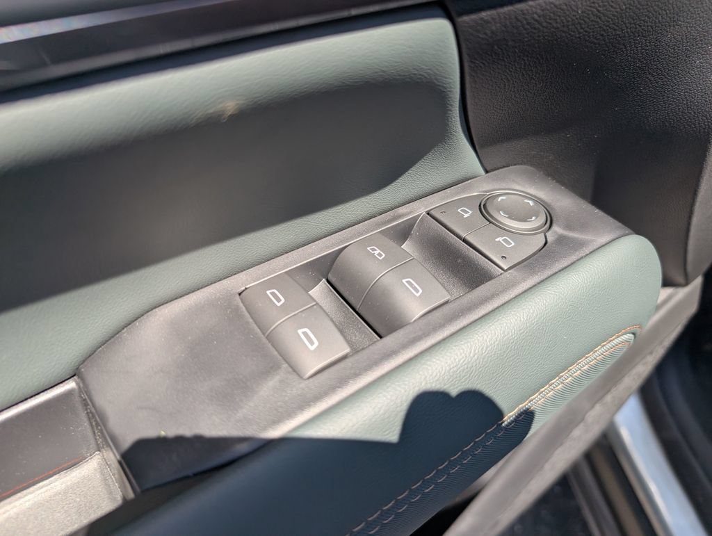 New 2026 GMC Terrain AT4 w/ Technology Package II AWD/4WD image 17