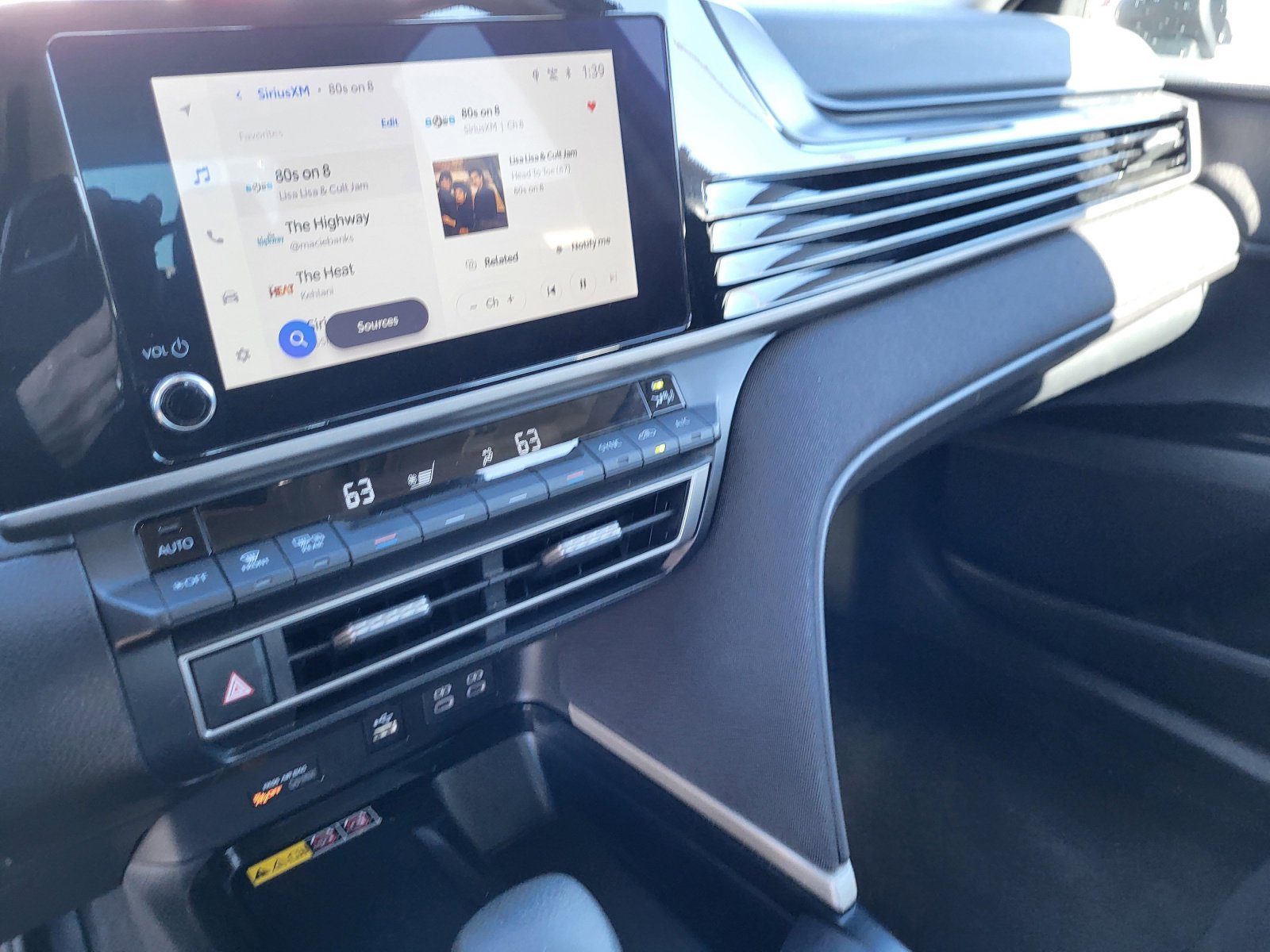 Used 2025 Toyota Camry LE image 11