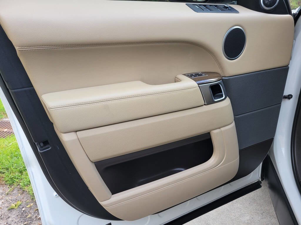 Used 2016 Land Rover Range Rover Sport SE image 23