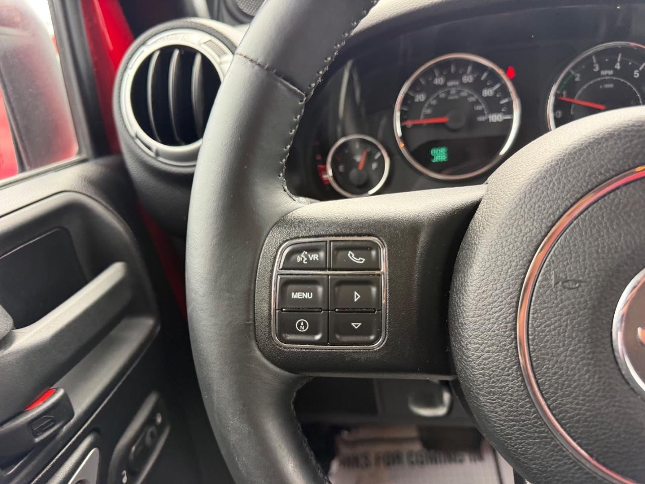 Used 2014 Jeep Wrangler Unlimited Sahara w/ Connectivity Group AWD/4WD image 12