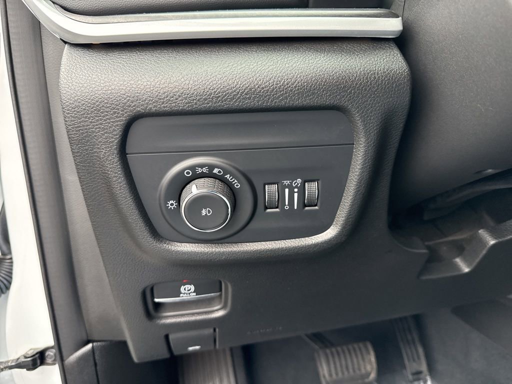 Certified 2023 Jeep Grand Cherokee L Limited image 17