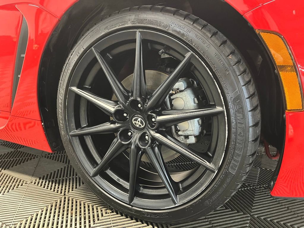 Used 2023 Toyota GR86 Premium RWD image 3