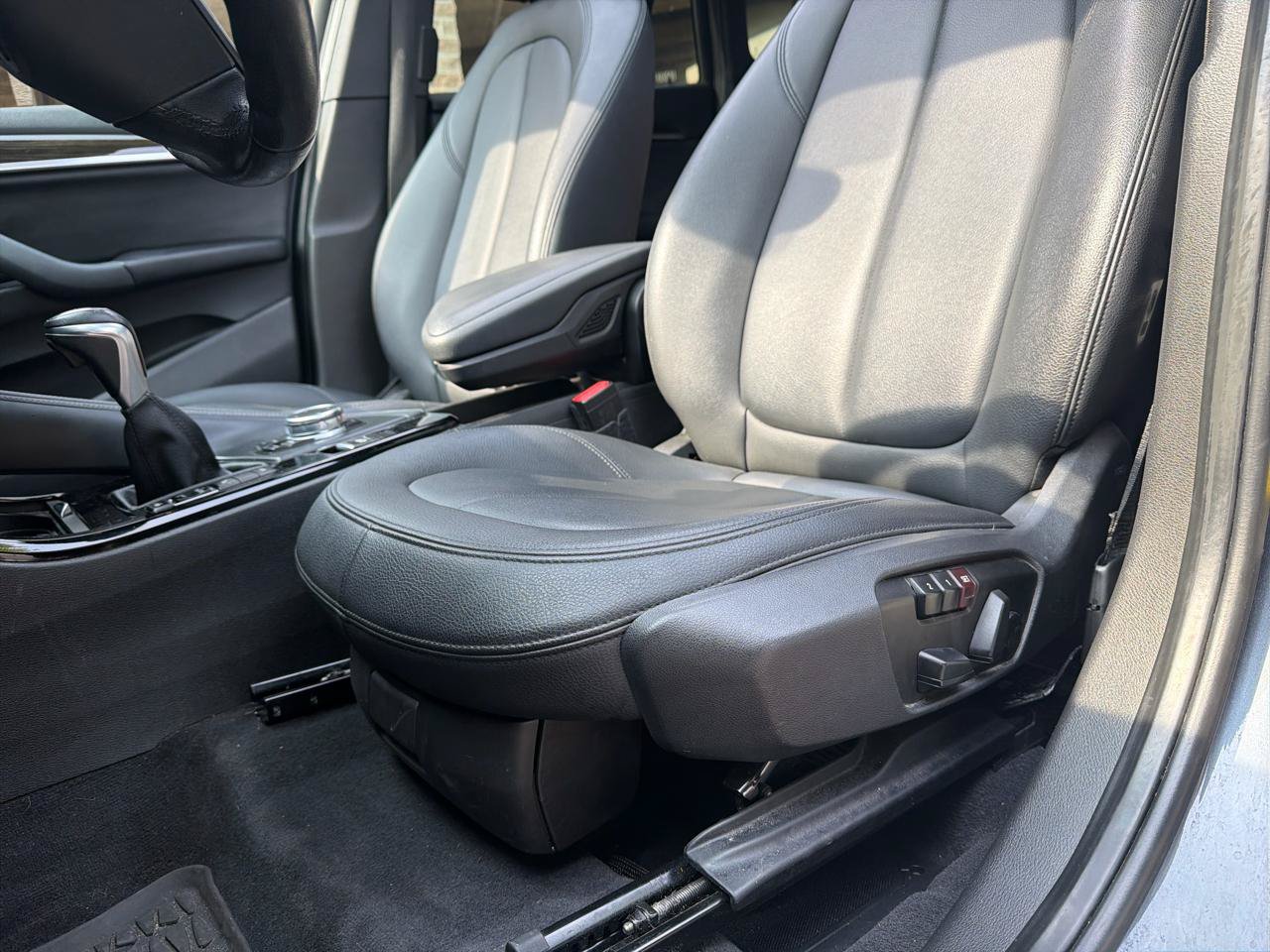 Used 2016 BMW X1 xDrive28i AWD/4WD image 12