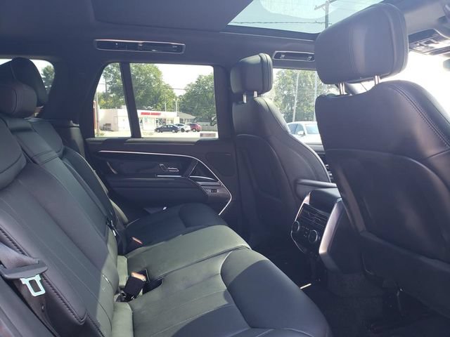 Used 2025 Land Rover Range Rover SE AWD/4WD image 19