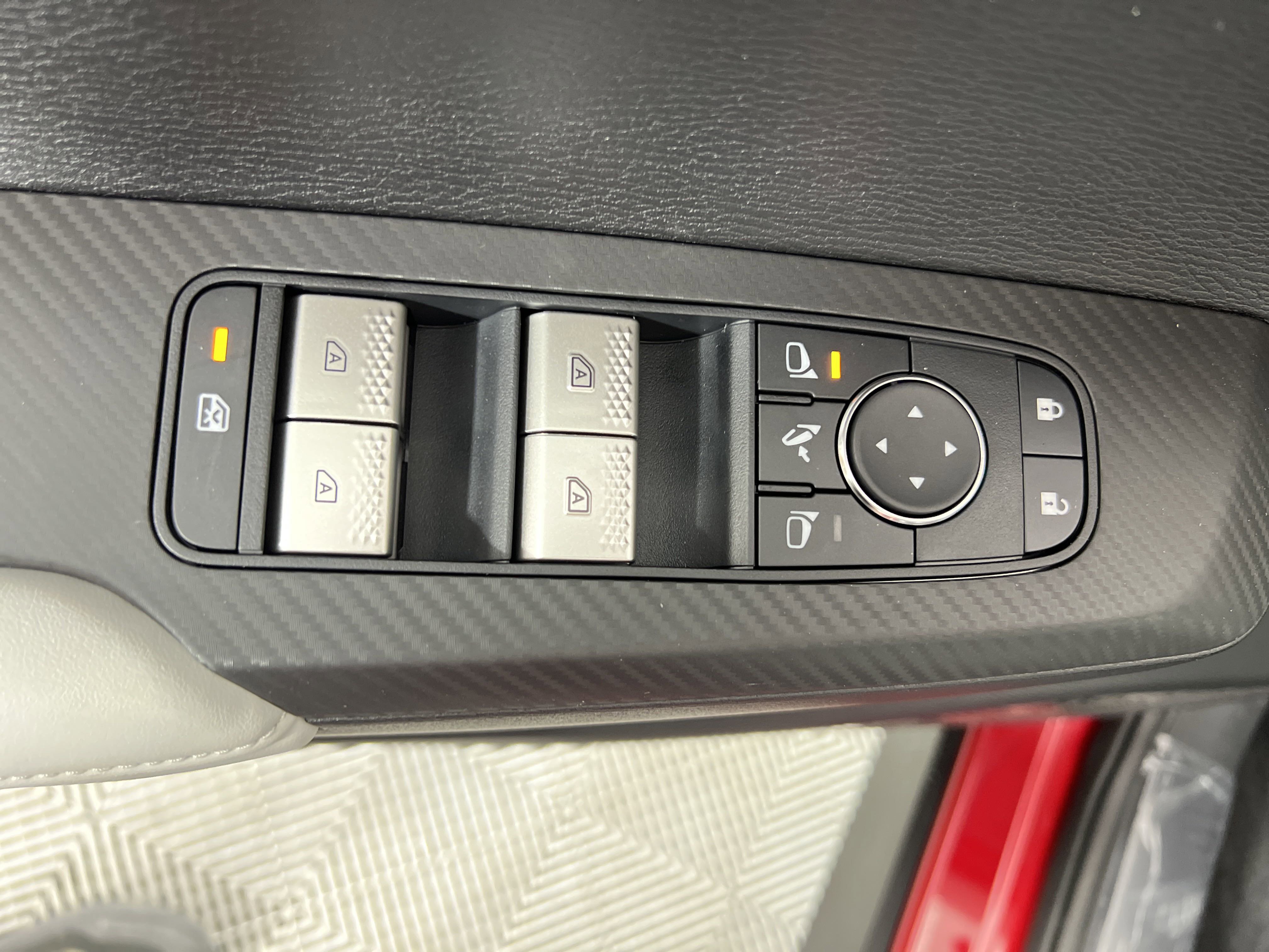 New 2025 Mitsubishi Outlander SE image 8