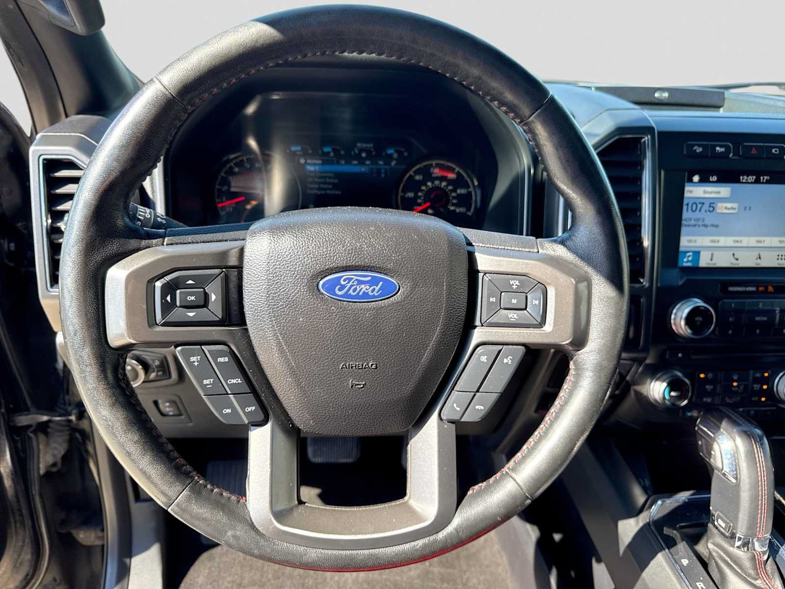 Used 2018 Ford F150 Lariat w/ Equipment Group 502A Luxury AWD/4WD image 22