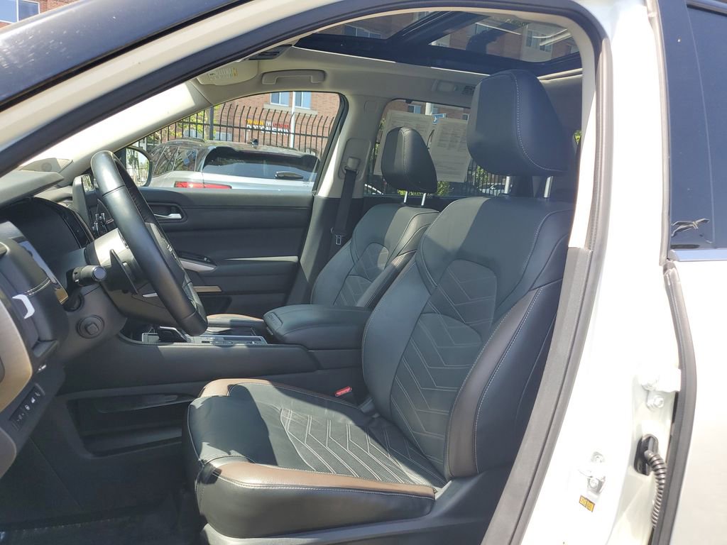 Used 2022 Nissan Pathfinder Platinum w/ Cargo Package FWD image 20