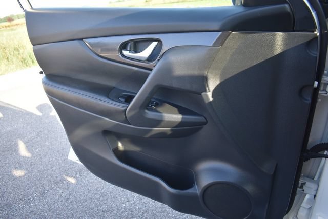 Used 2019 Nissan Rogue SV FWD image 34