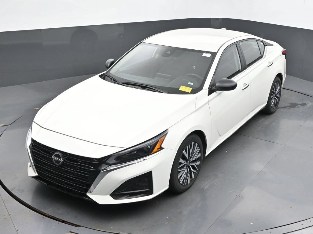Used 2025 Nissan Altima 2.5 SV FWD image 39