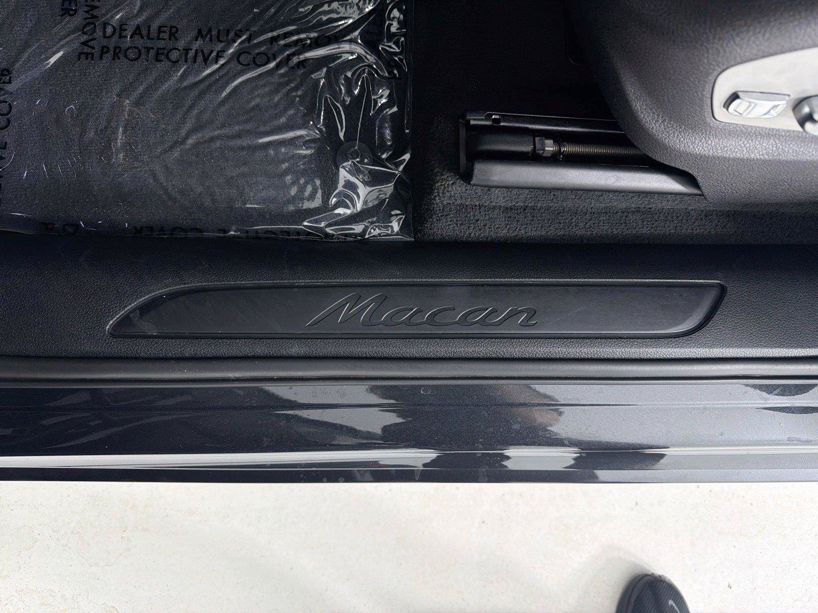 Certified 2024 Porsche Macan AWD/4WD image 11