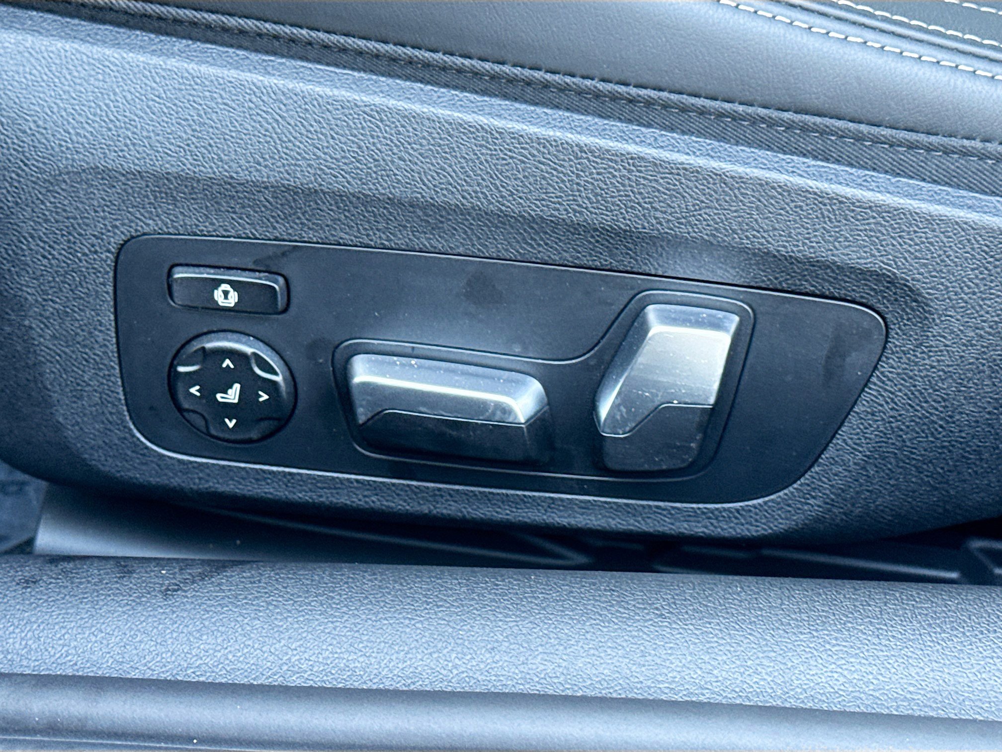 New 2026 BMW M850i xDrive Coupe w/ Driving Assistance Package image 24