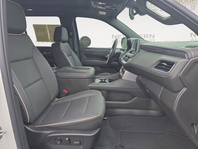 Used 2022 GMC Yukon SLT w/ SLT Luxury Package AWD/4WD image 15