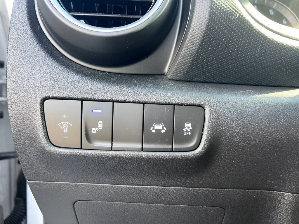 Used 2021 Hyundai Kona Limited AWD/4WD image 22