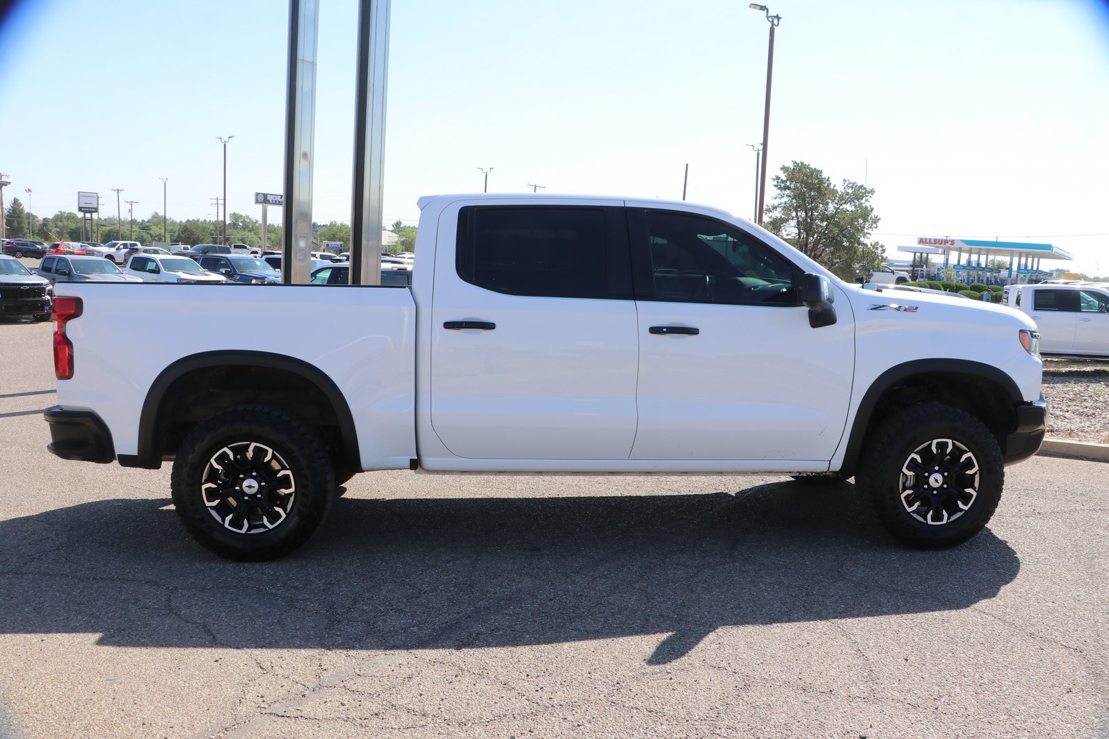 Used 2025 Chevrolet Silverado 1500 ZR2 w/ Technology Package AWD/4WD image 8