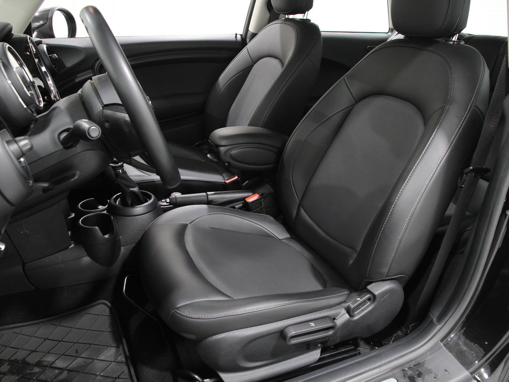 Used 2019 MINI Cooper 2-Door Hardtop image 5