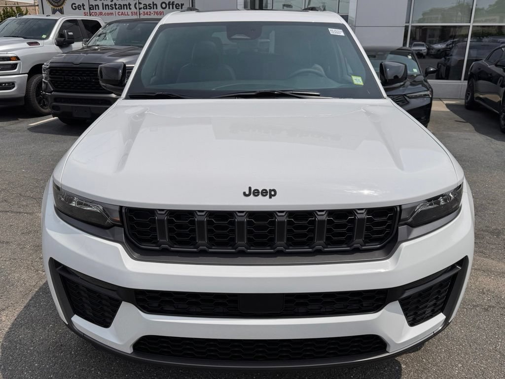 New 2026 Jeep Grand Cherokee Limited w/ Limited Altitude Package AWD/4WD image 2