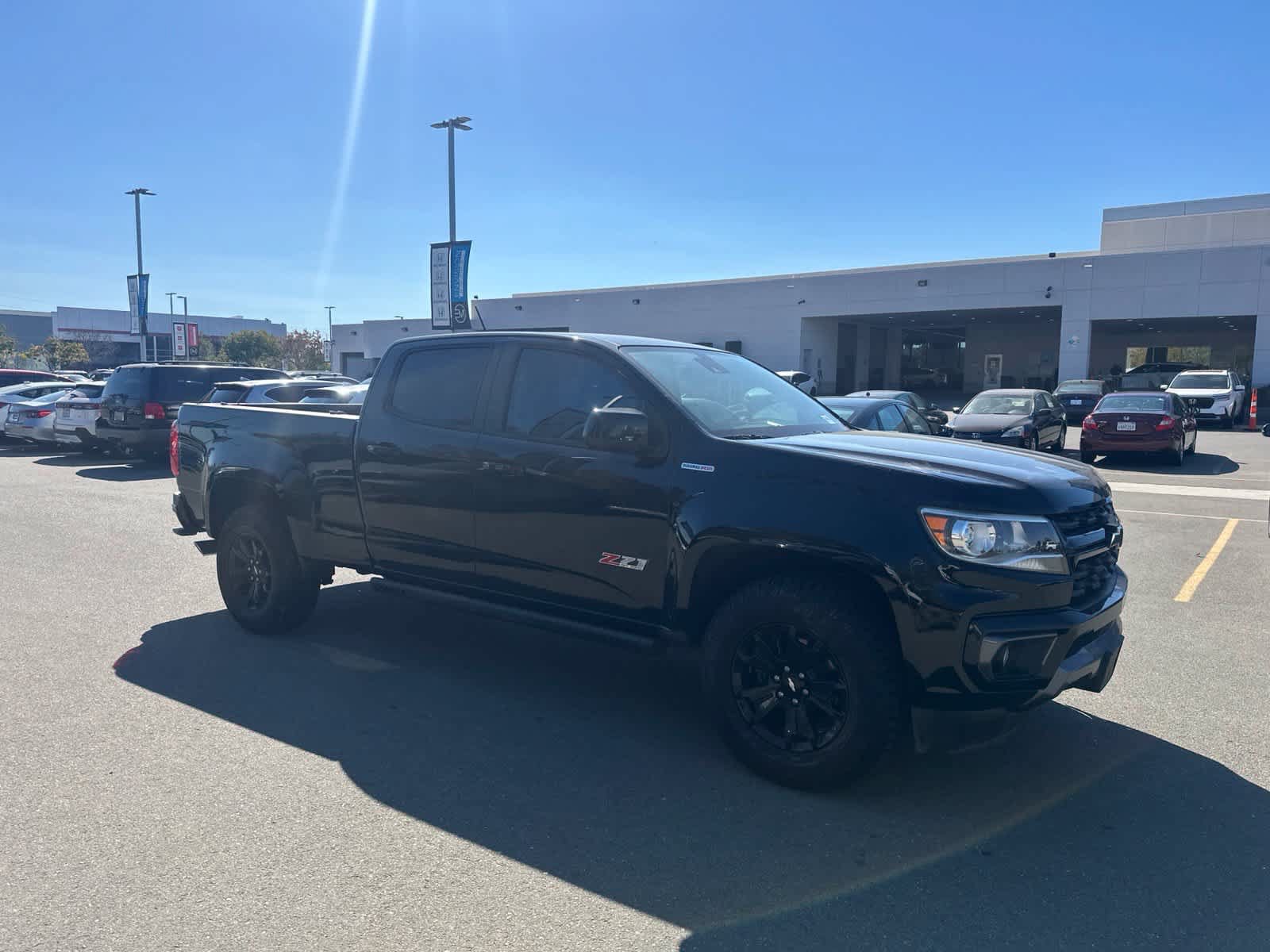 Used 2021 Chevrolet Colorado Z71 w/ Z71 Midnight Edition AWD/4WD image 2