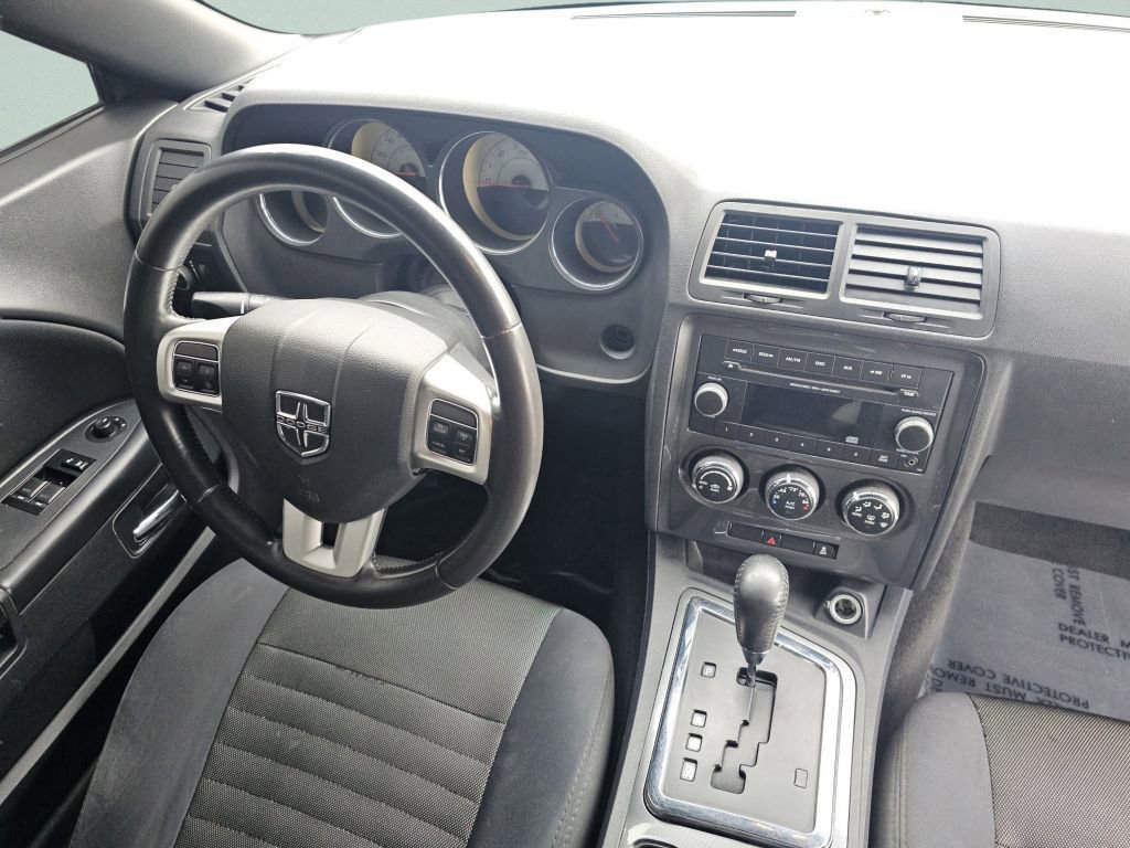 Used 2014 Dodge Challenger SXT image 27