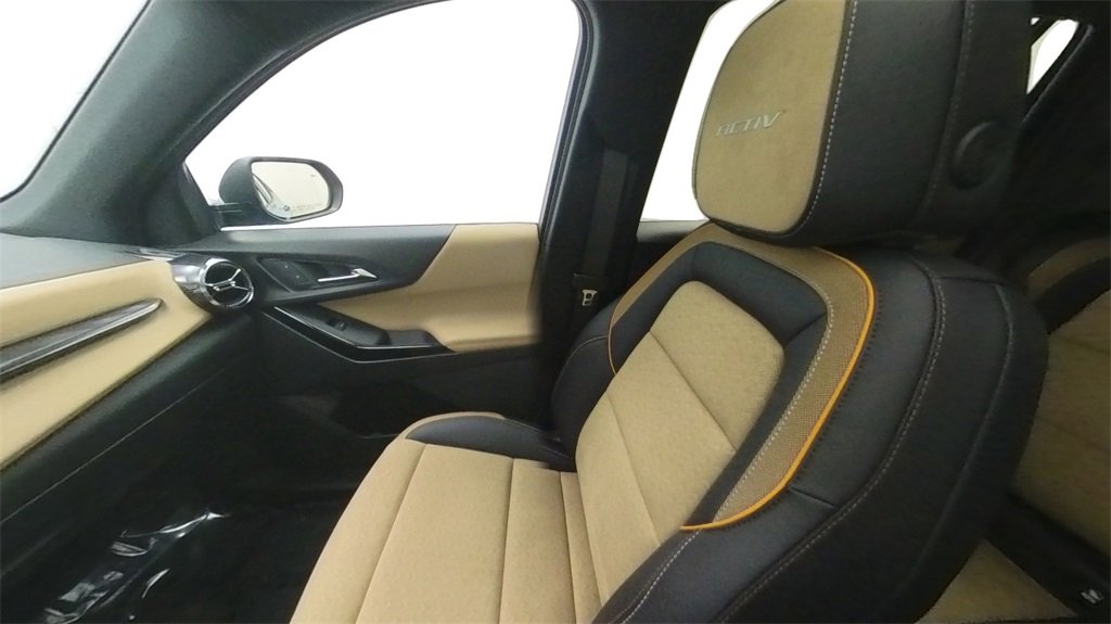 Used 2025 Chevrolet Equinox ACTIV w/ Safety and Technology Package image 33