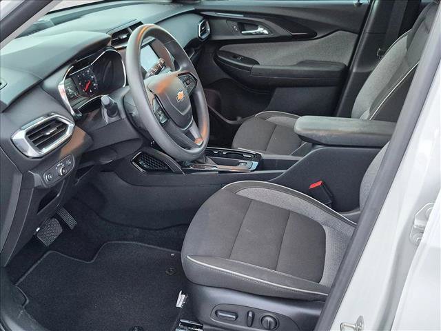 Used 2023 Chevrolet TrailBlazer LT FWD image 11