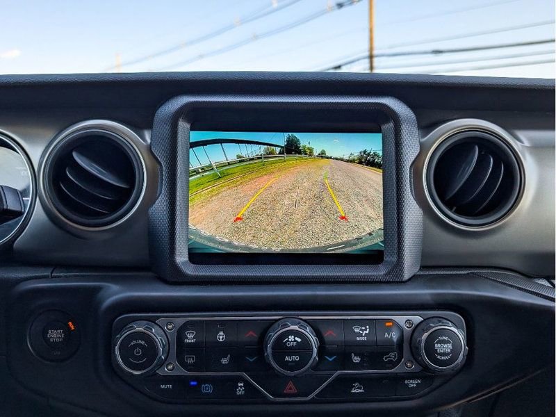 Used 2023 Jeep Wrangler Unlimited w/ Cold Weather Group AWD/4WD image 26