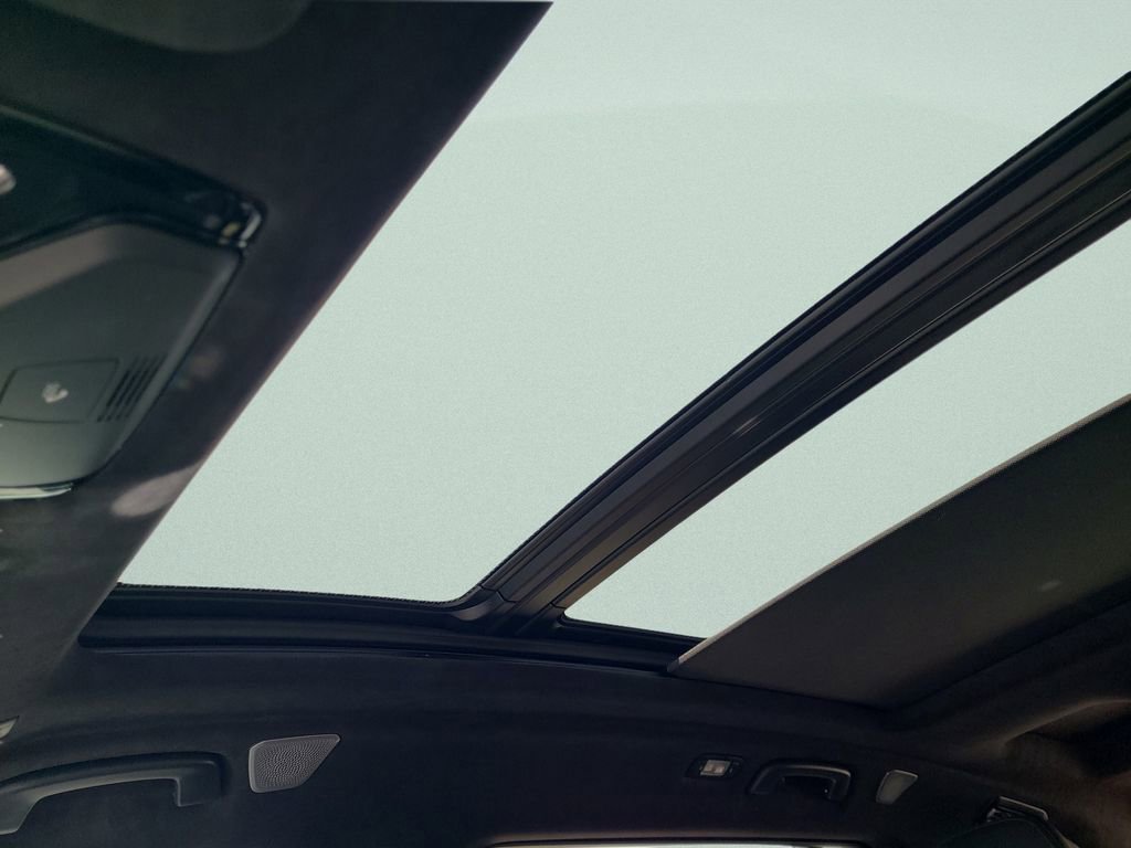 Used 2021 BMW X7 M50i w/ Dynamic Handling Package image 36