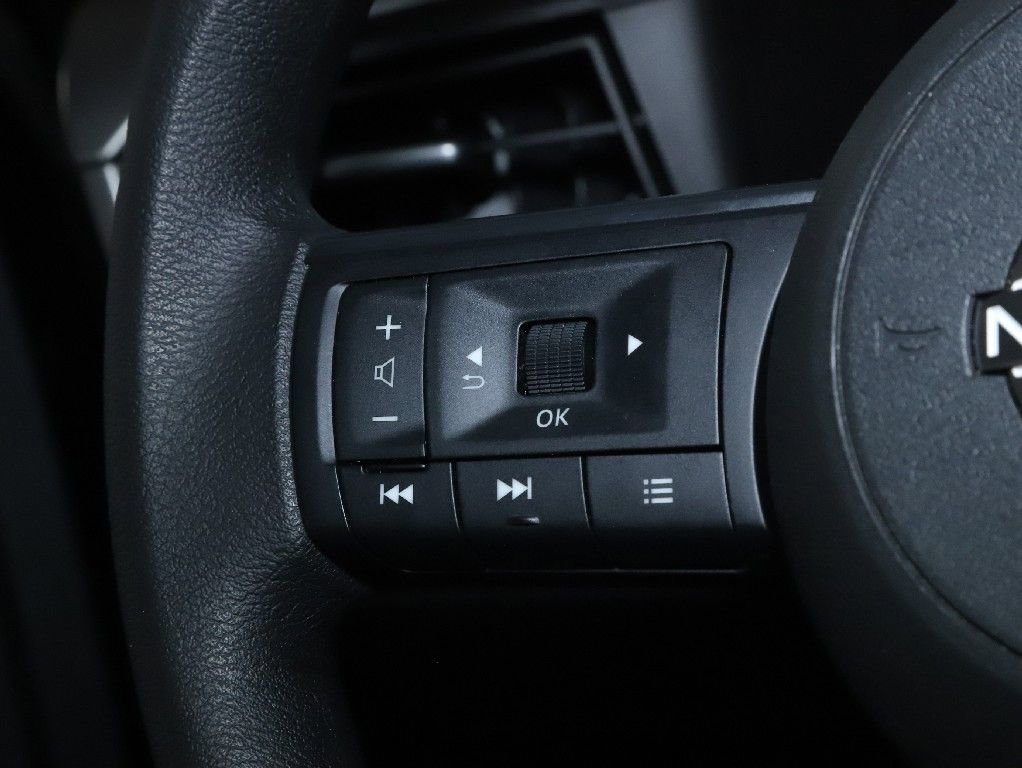 Certified 2025 Nissan Kicks SV image 20