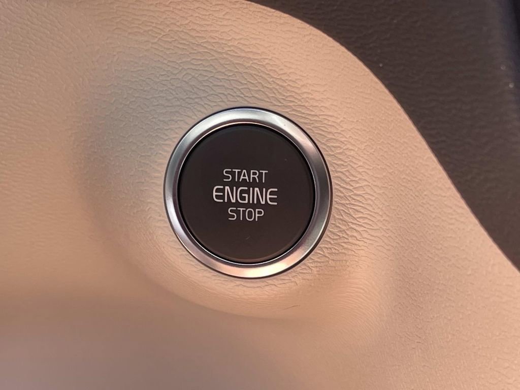 New 2026 Volvo XC40 B5 Plus w/ Protection Package Premier image 31