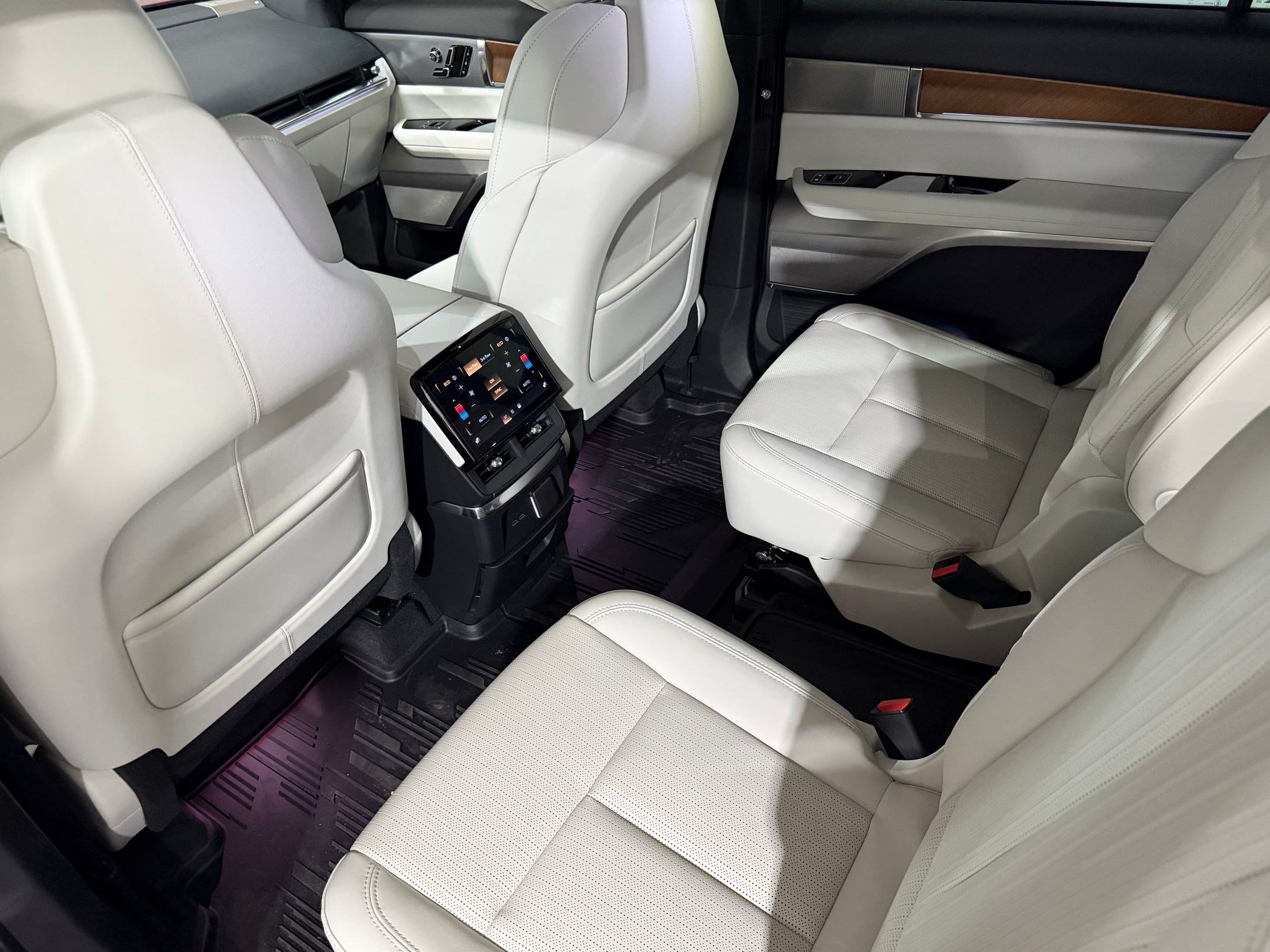 New 2026 Cadillac Vistiq Sport w/ LPO, Floor Liner Package AWD/4WD image 23