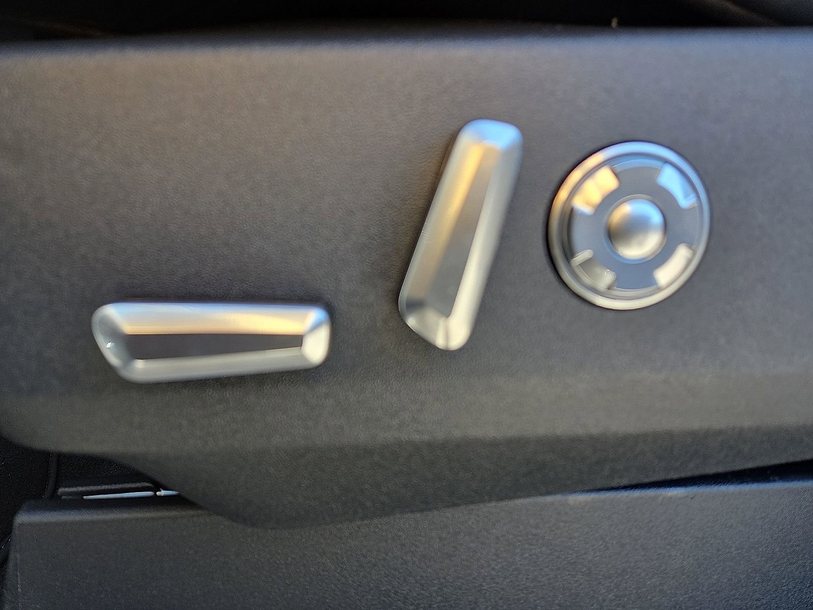 New 2026 Lincoln Navigator L Reserve w/ Jet Appearance Package image 16