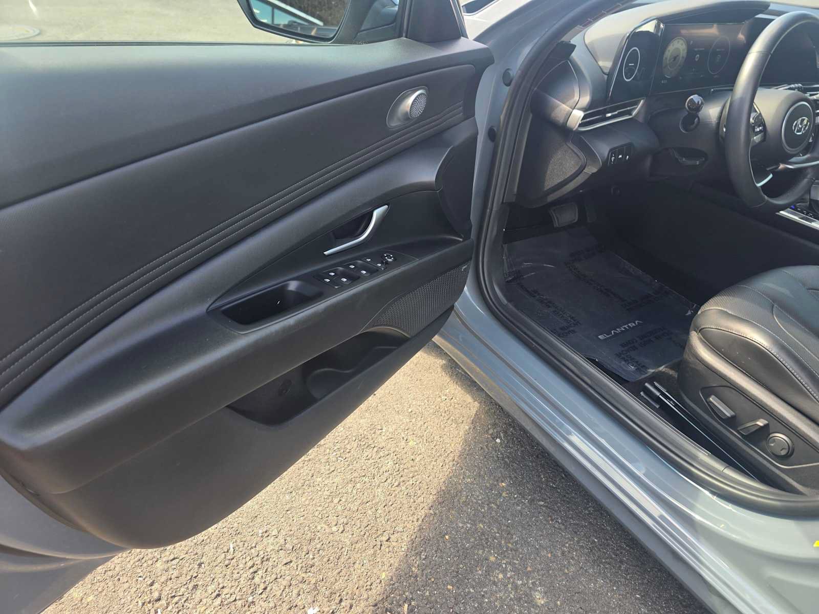 Used 2021 Hyundai Elantra Limited FWD image 21