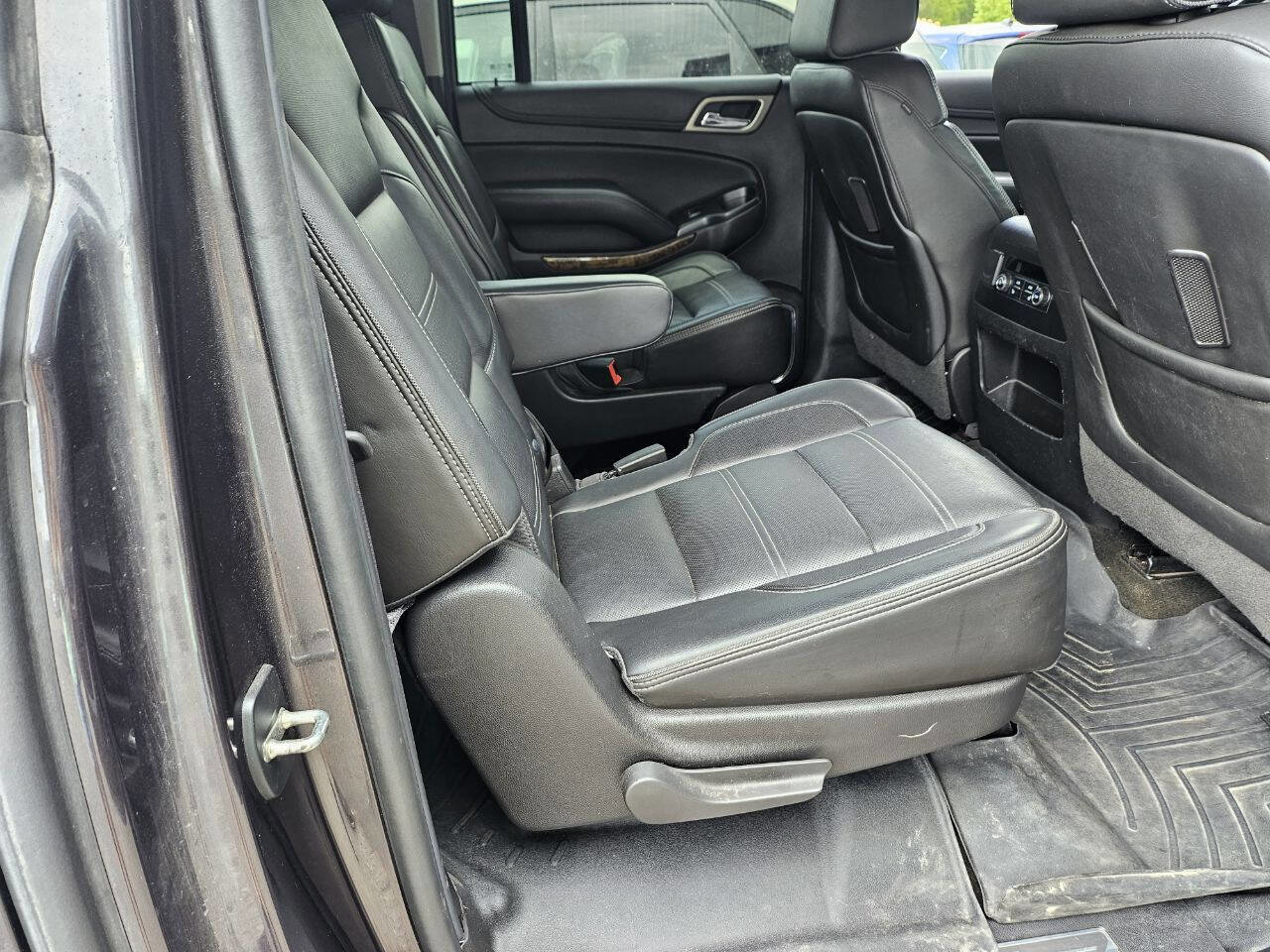 Used 2016 GMC Yukon XL Denali image 16