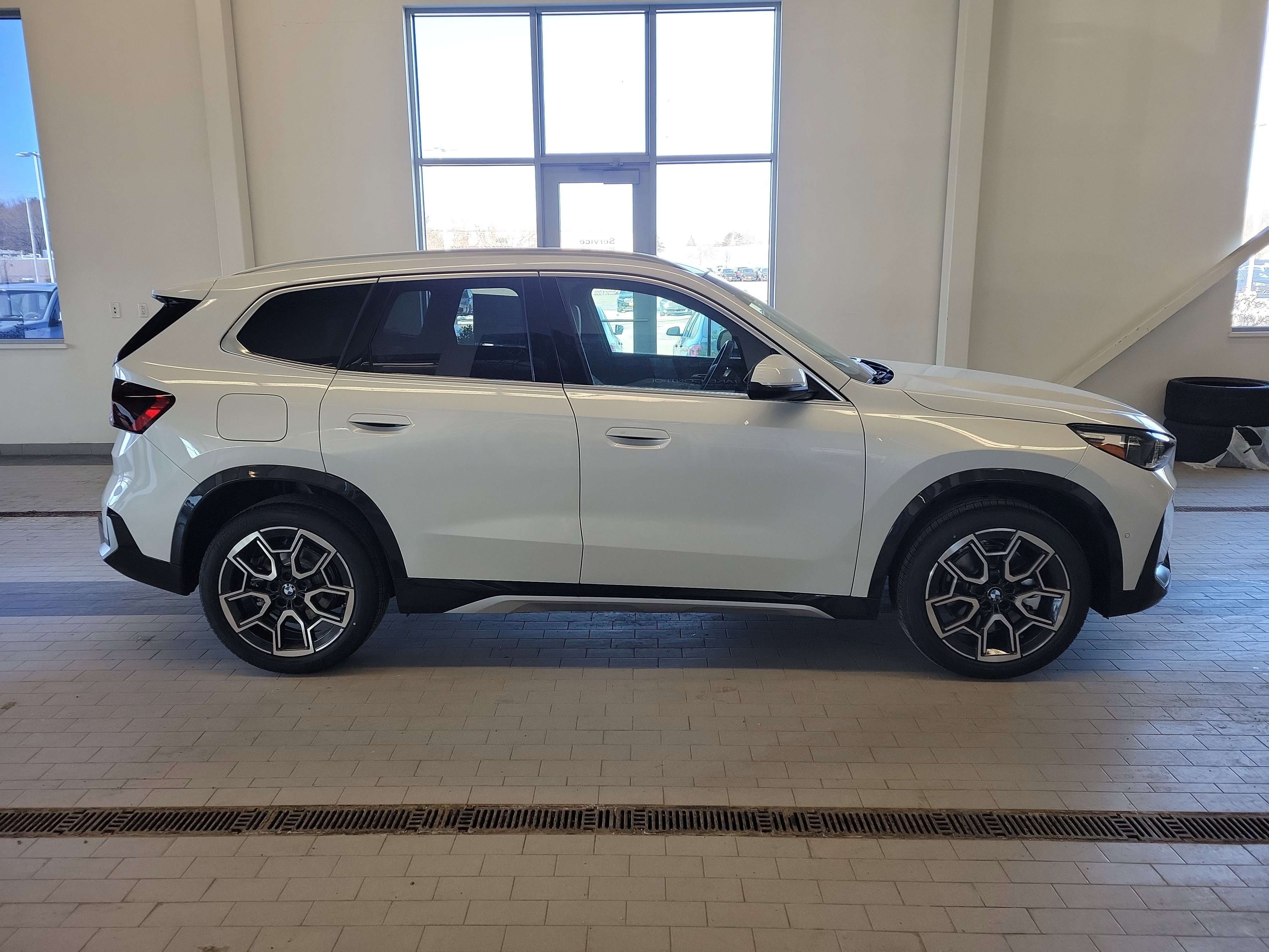 Used 2026 BMW X1 xDrive28i w/ Convenience Package AWD/4WD image 4