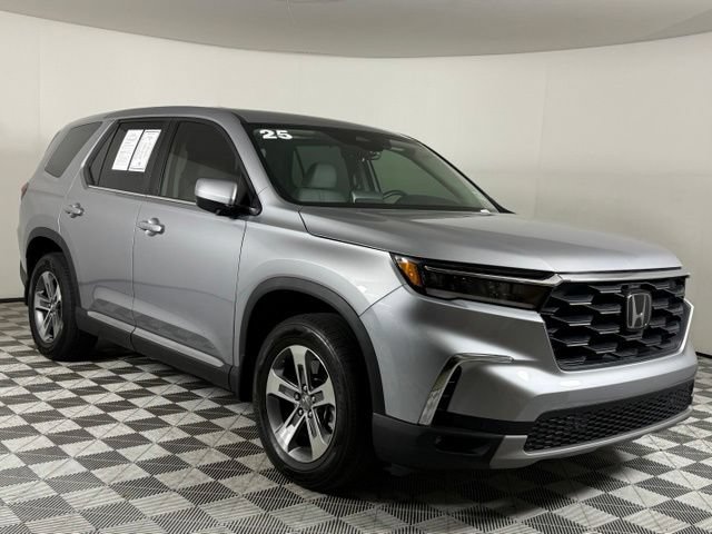 Used 2025 Honda Pilot EX-L image 10