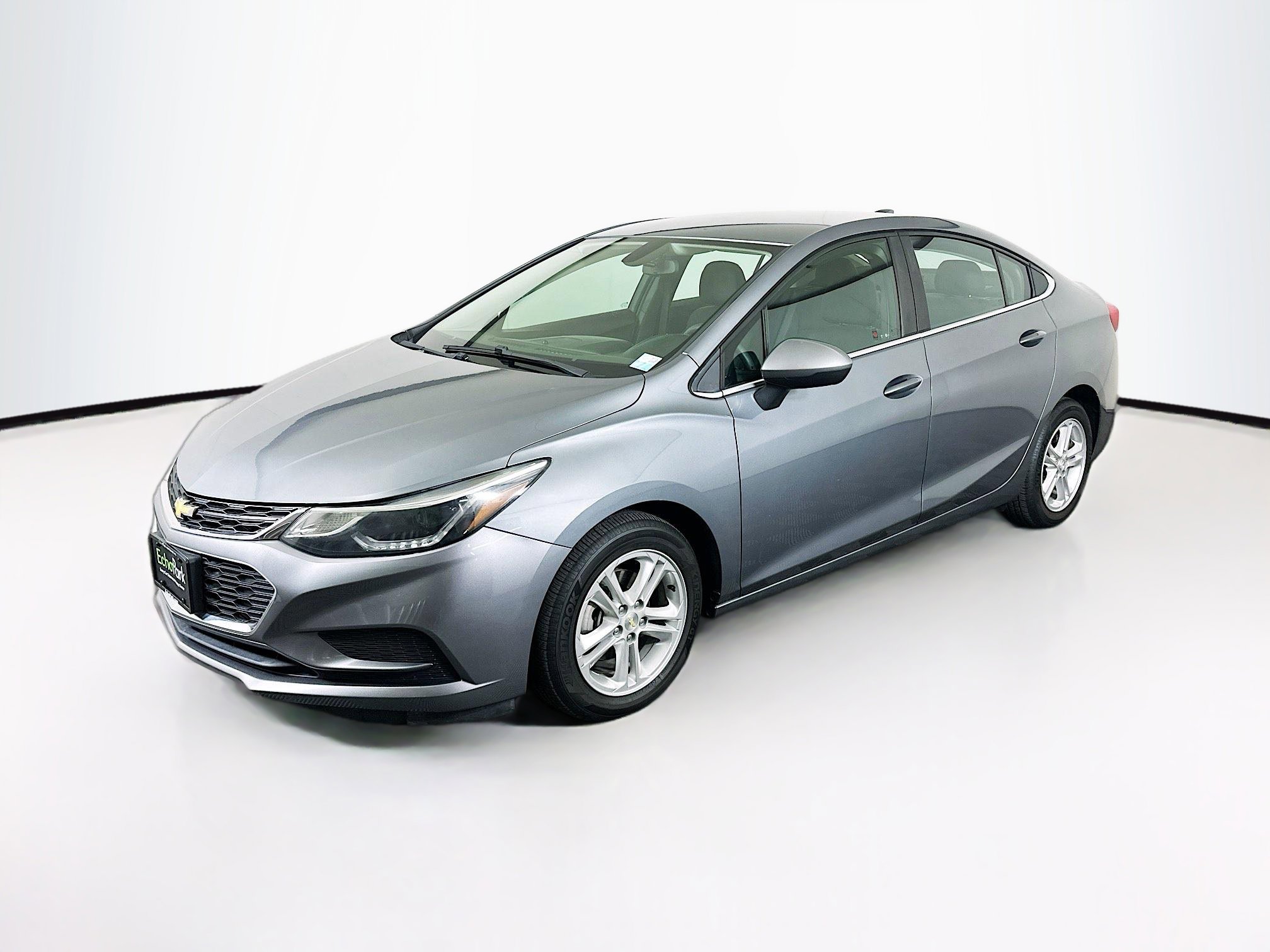 Used 2018 Chevrolet Cruze LT FWD image 3