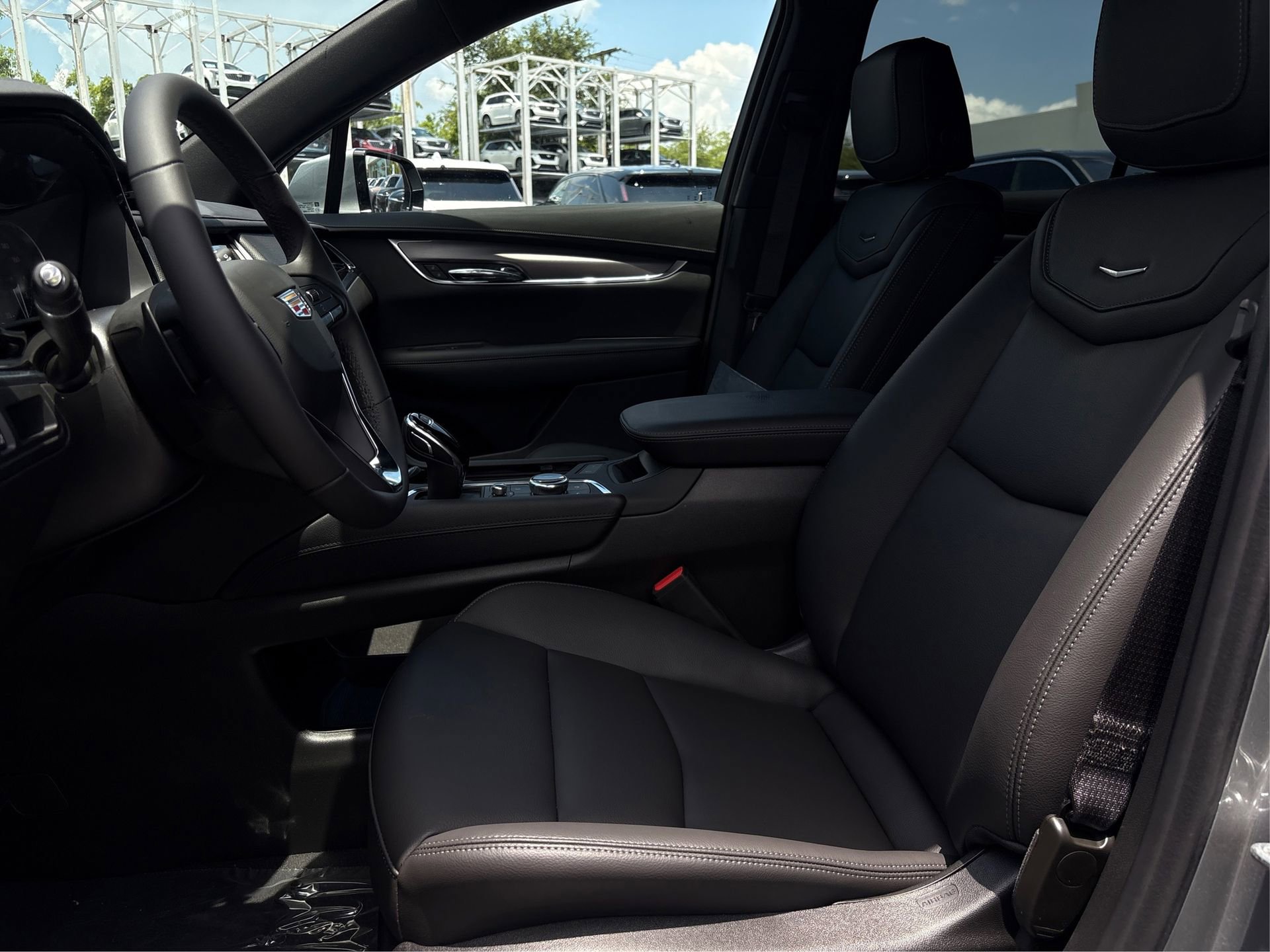 New 2025 Cadillac XT6 Luxury image 9