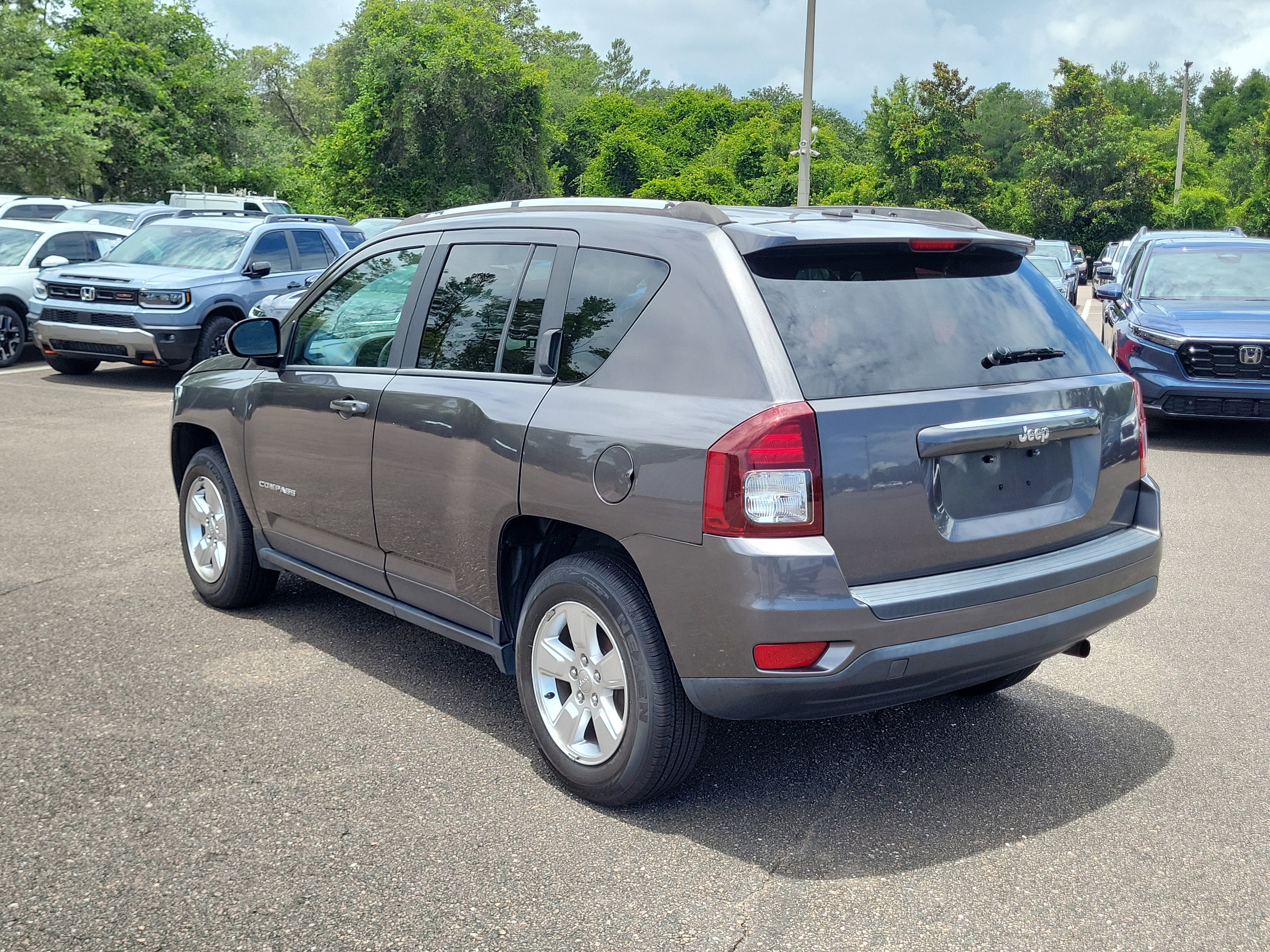 Used 2016 Jeep Compass Sport w/ Power Value Group FWD image 3