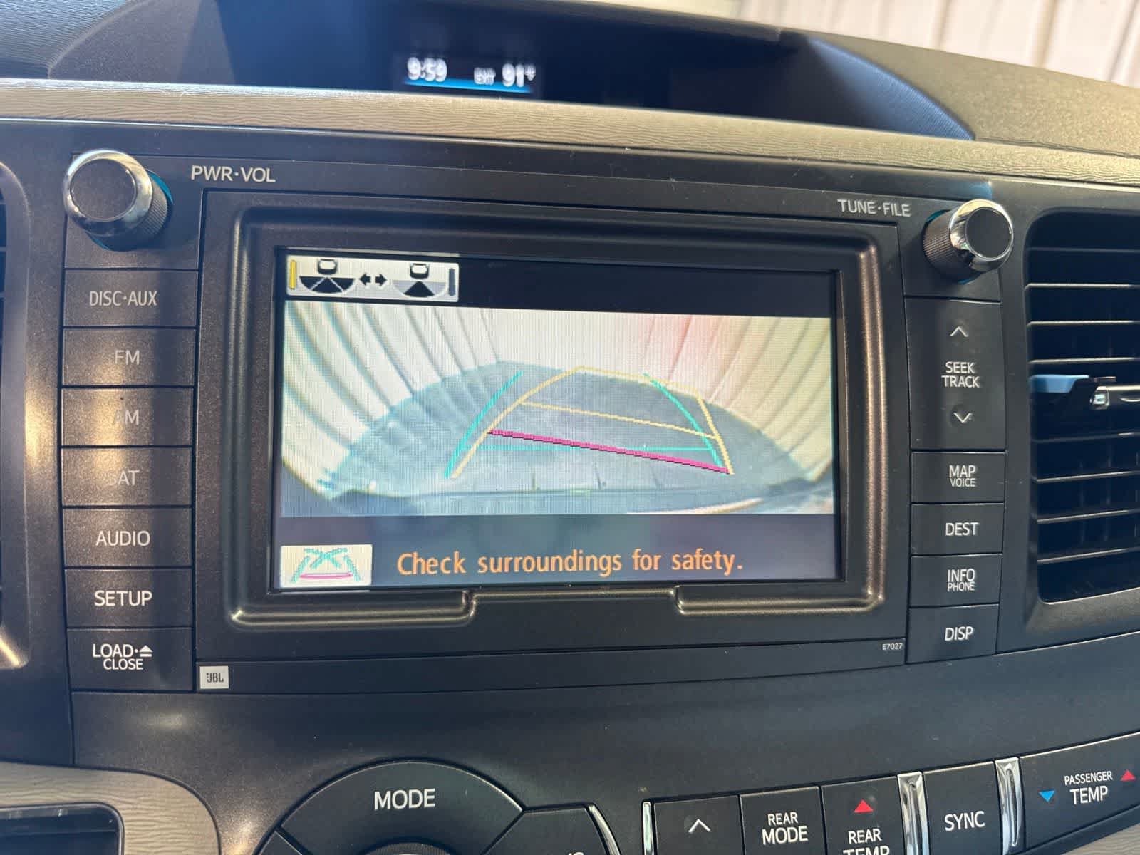 Used 2014 Toyota Sienna XLE w/ XLE Premium Package FWD image 27
