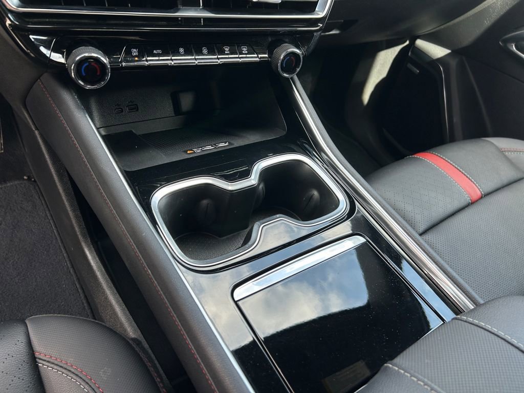 Used 2024 Chevrolet Traverse RS image 32