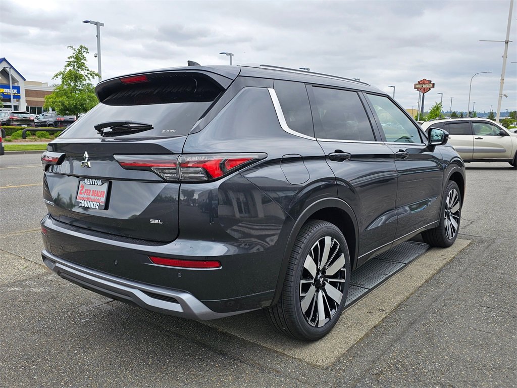 New 2025 Mitsubishi Outlander SEL image 3