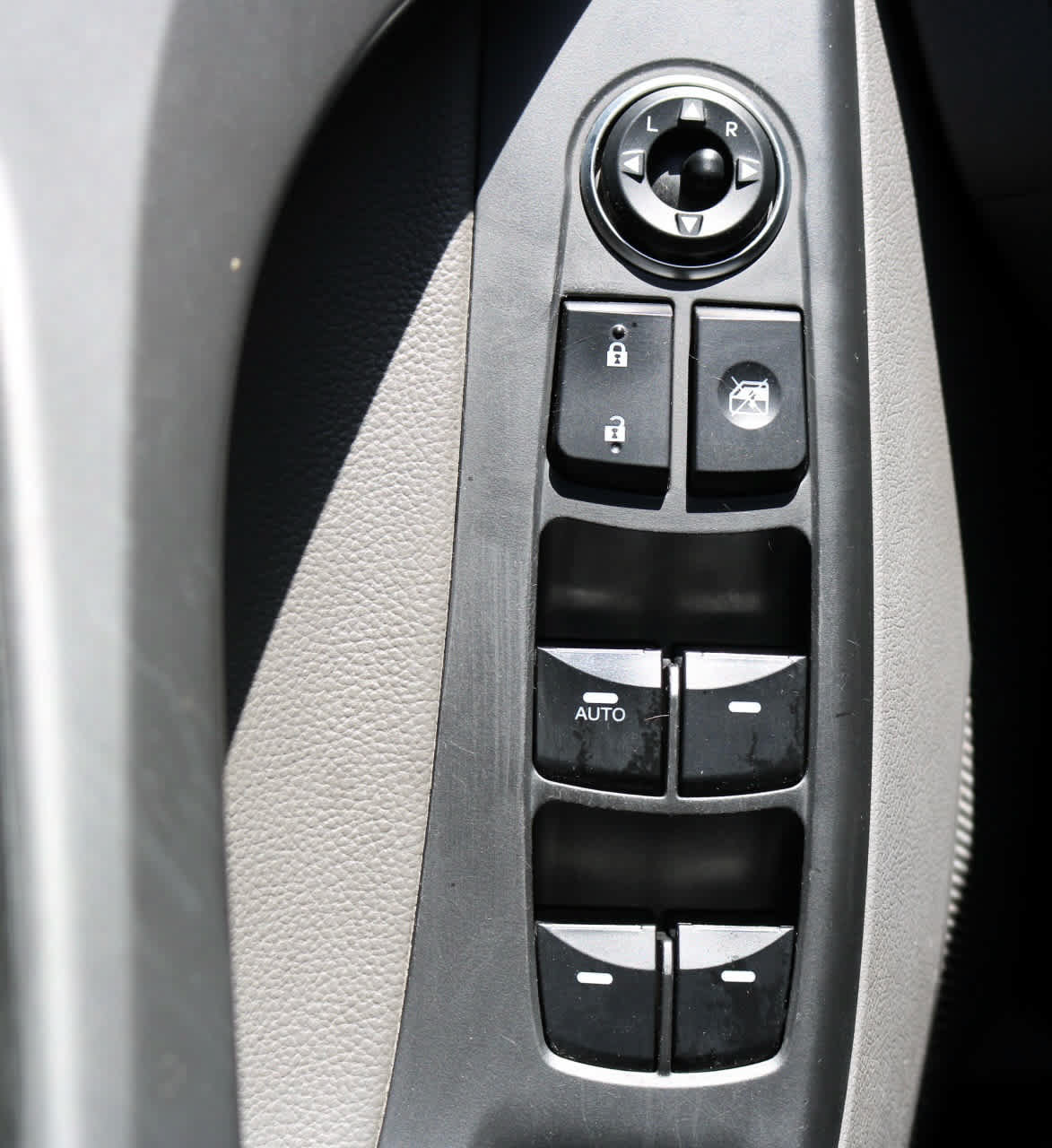 Used 2014 Hyundai Elantra Limited FWD image 18