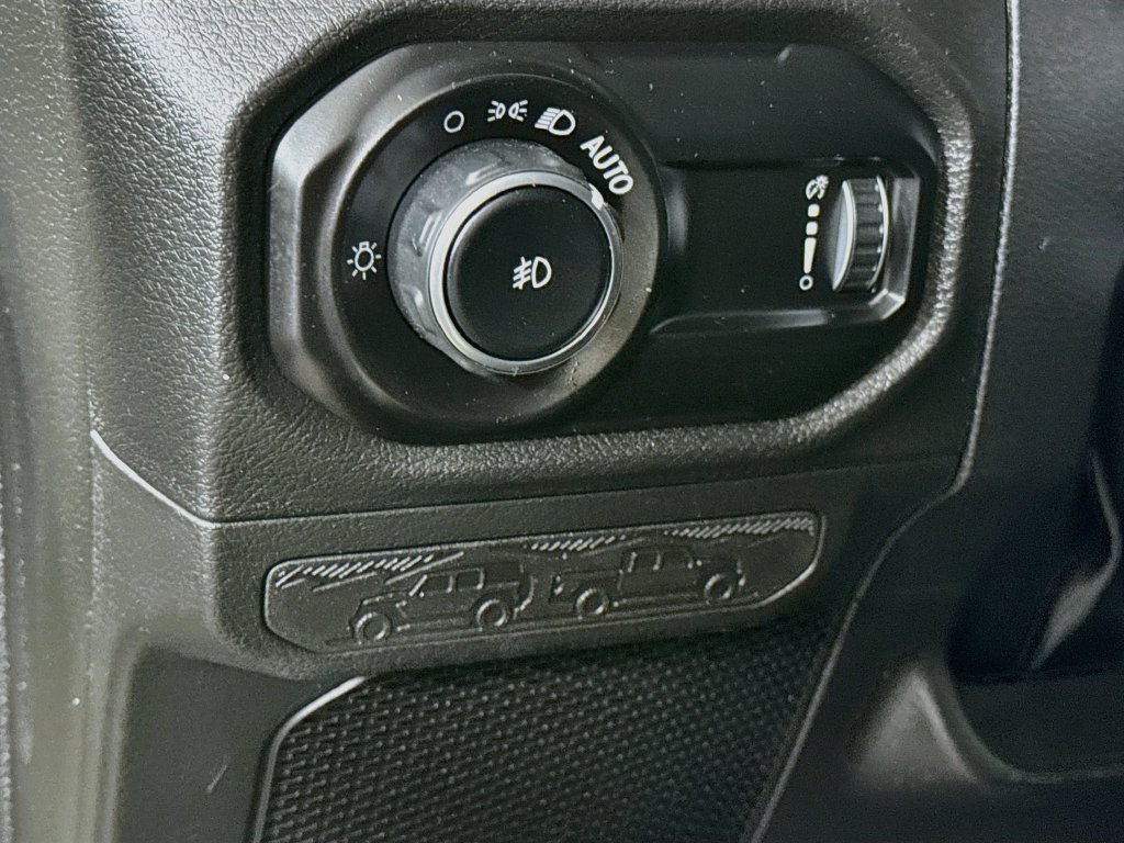 Used 2025 Jeep Wrangler Sport AWD/4WD image 18