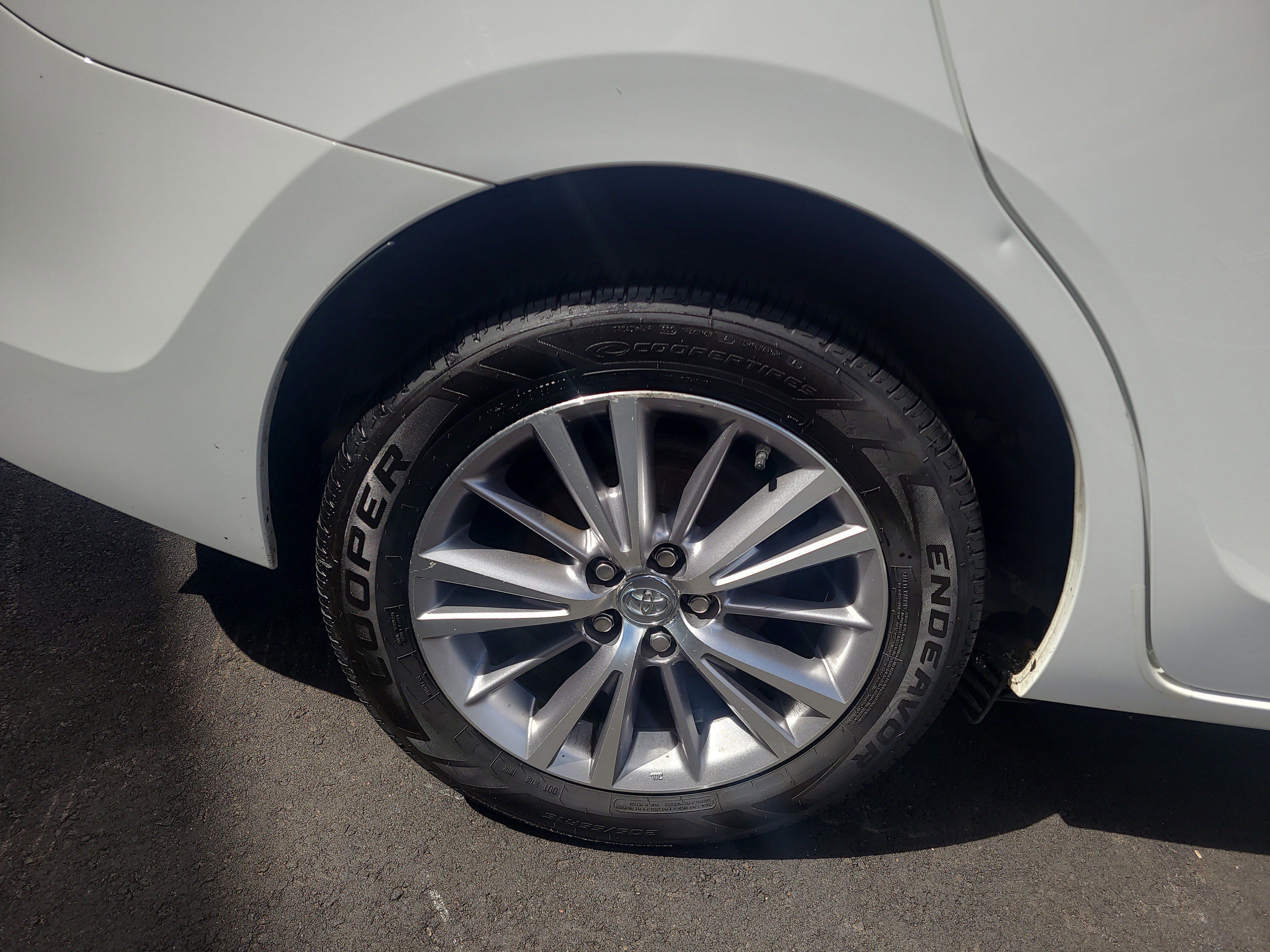 Used 2015 Toyota Corolla LE image 12