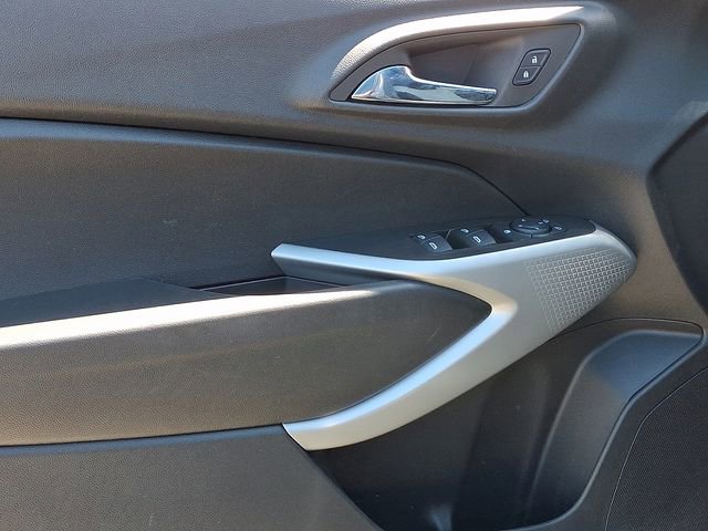 Used 2024 Chevrolet Trax RS FWD image 19