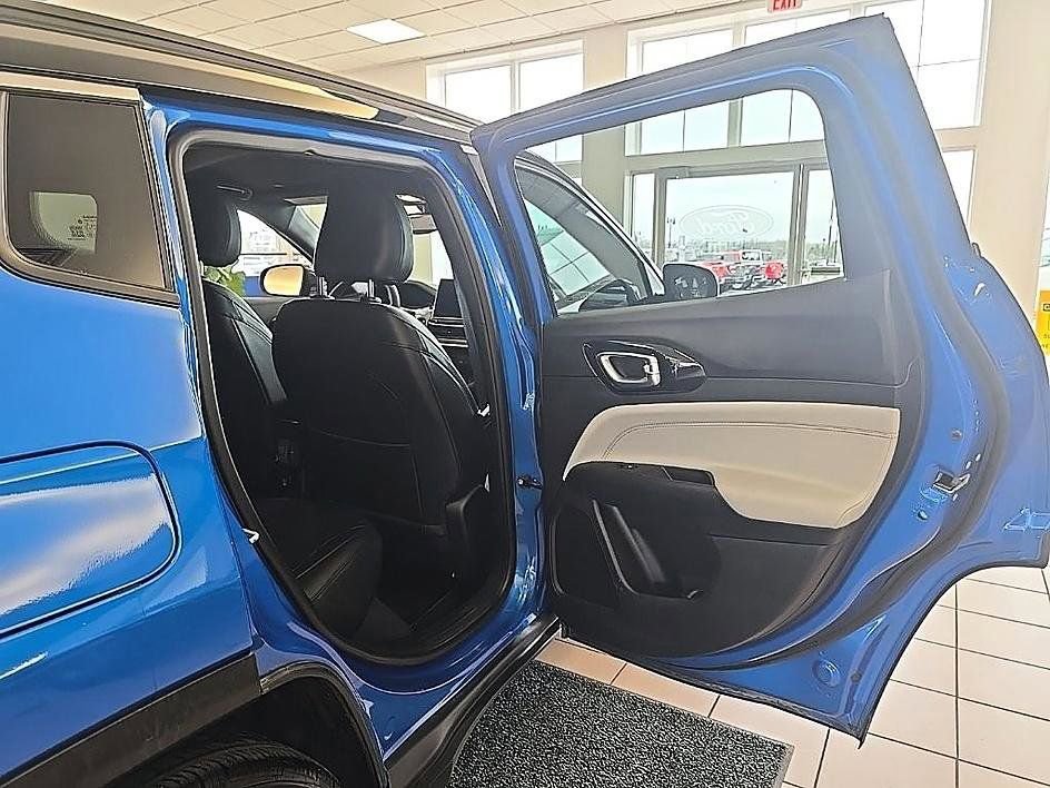 Used 2024 Jeep Compass Limited image 33