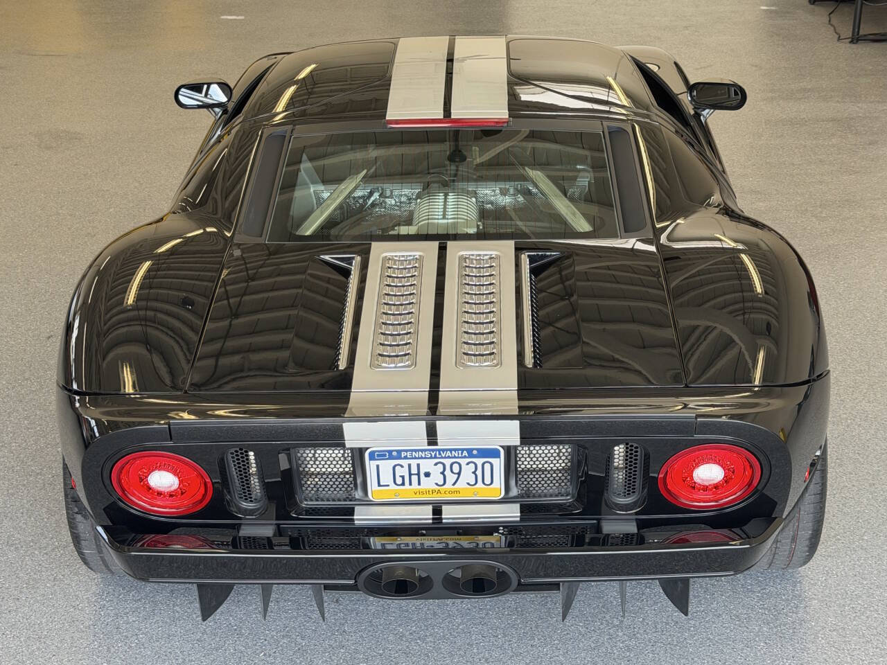 Used 2005 Ford GT RWD image 20