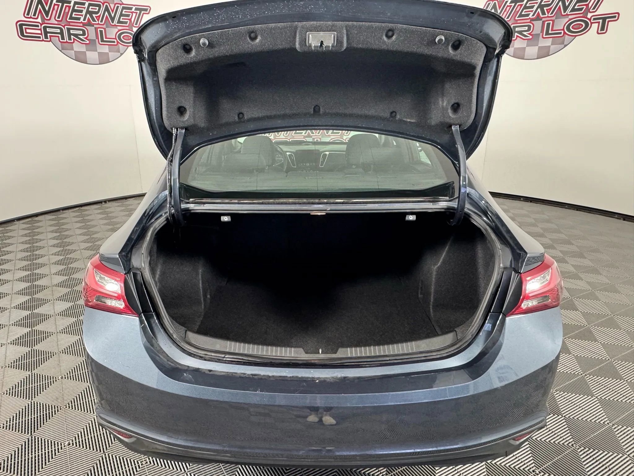 Used 2020 Chevrolet Malibu LT image 28