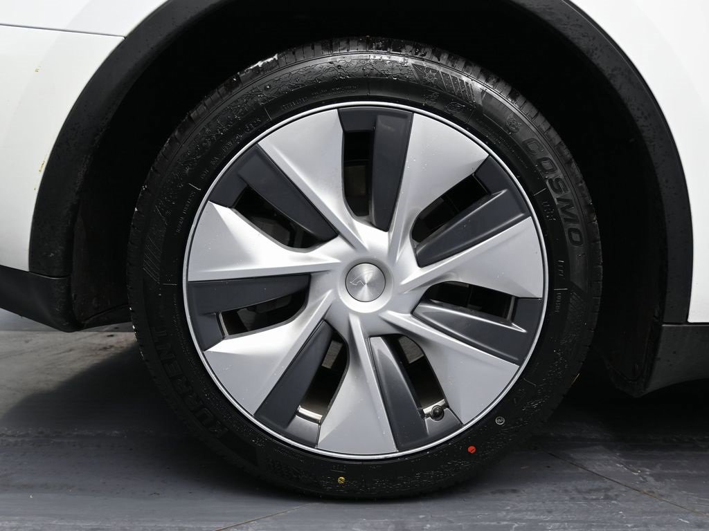 Used 2023 Tesla Model Y Long Range image 12