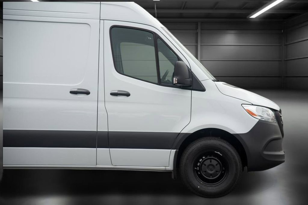 Used 2025 Mercedes-Benz Sprinter 2500 image 9