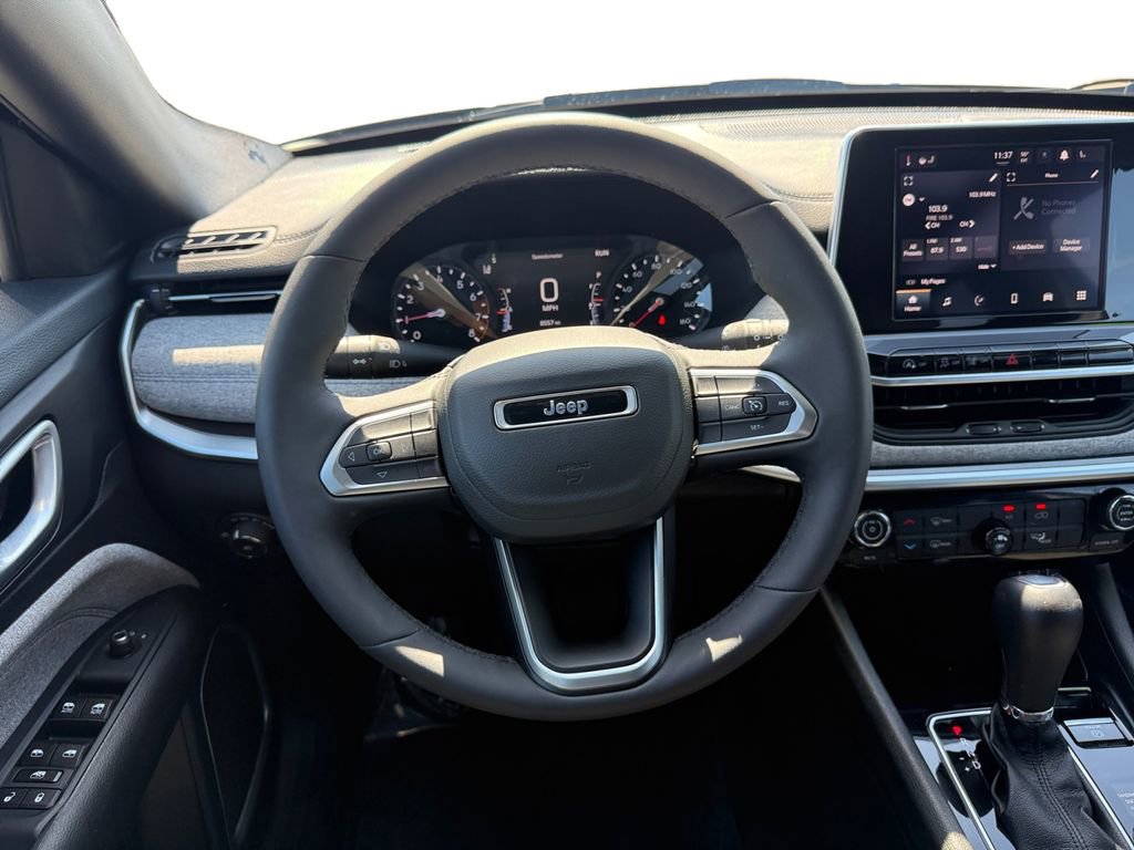 Used 2025 Jeep Compass Latitude image 13